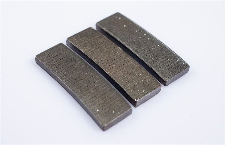 Arrayed diamond segment for granite cutting (1)